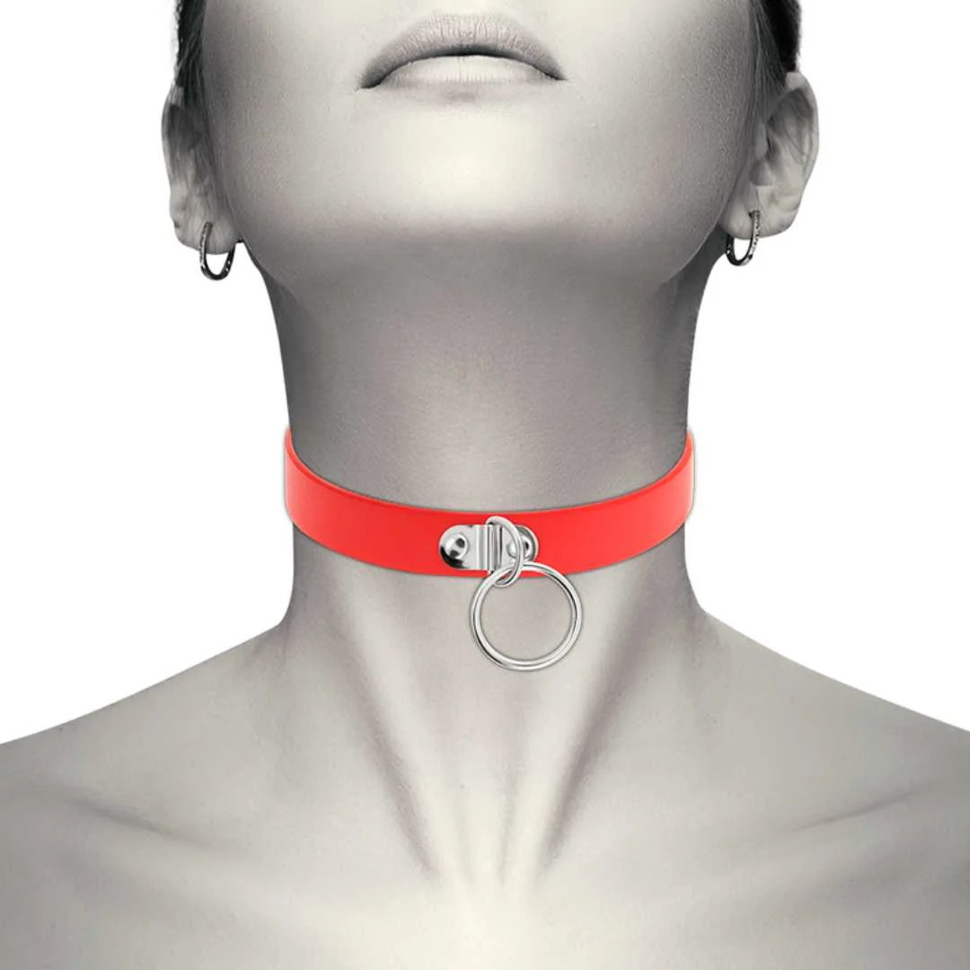 Roter Choker mit Ring