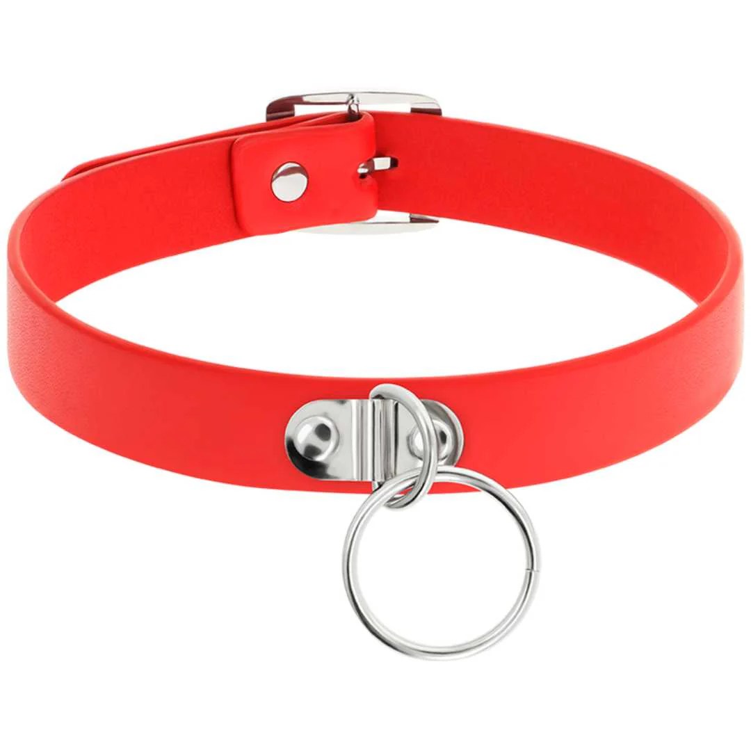 Roter Choker mit Ring