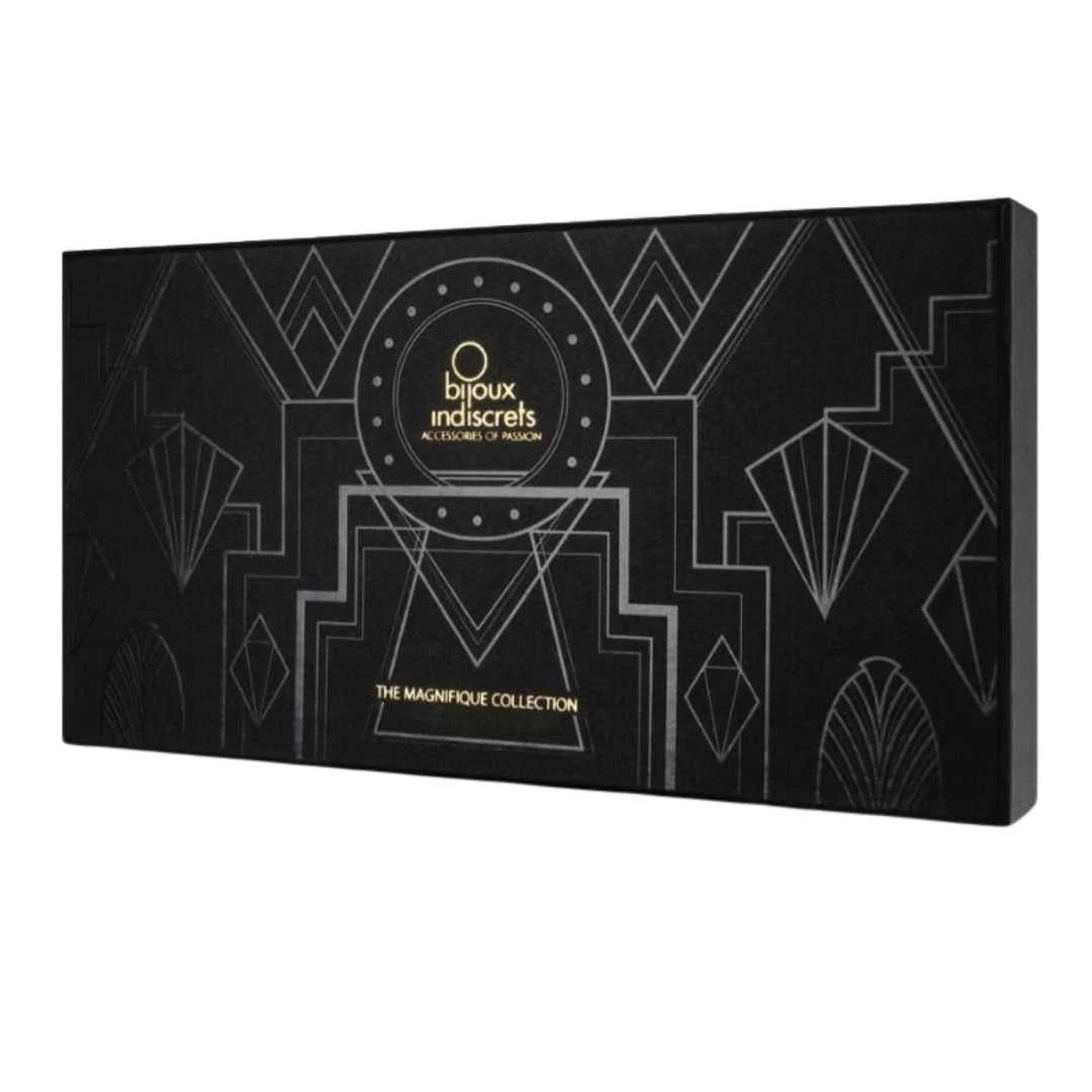 Lange goldene Halskette mit Peitsche