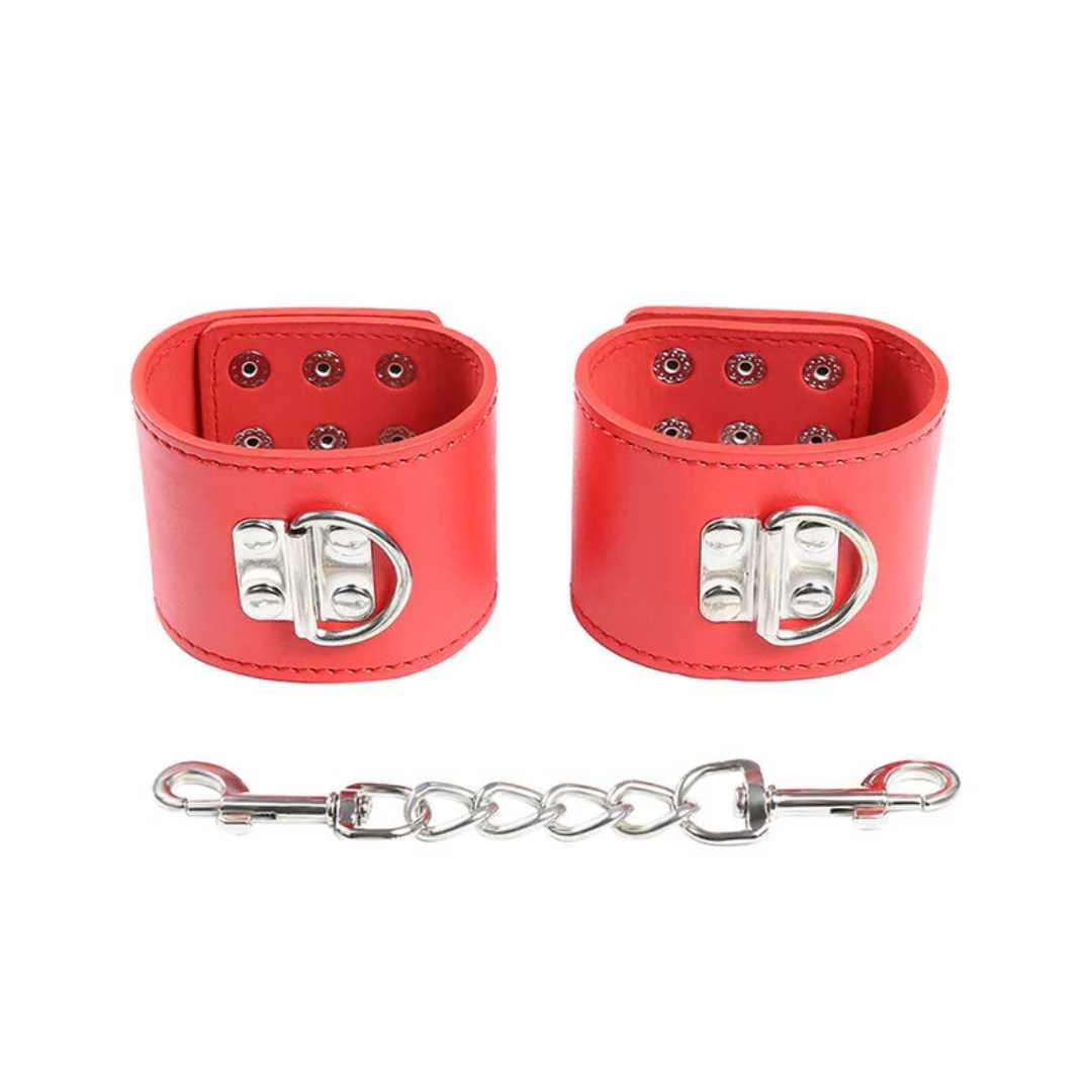 Rote Handschellen mit Metall-Elementen