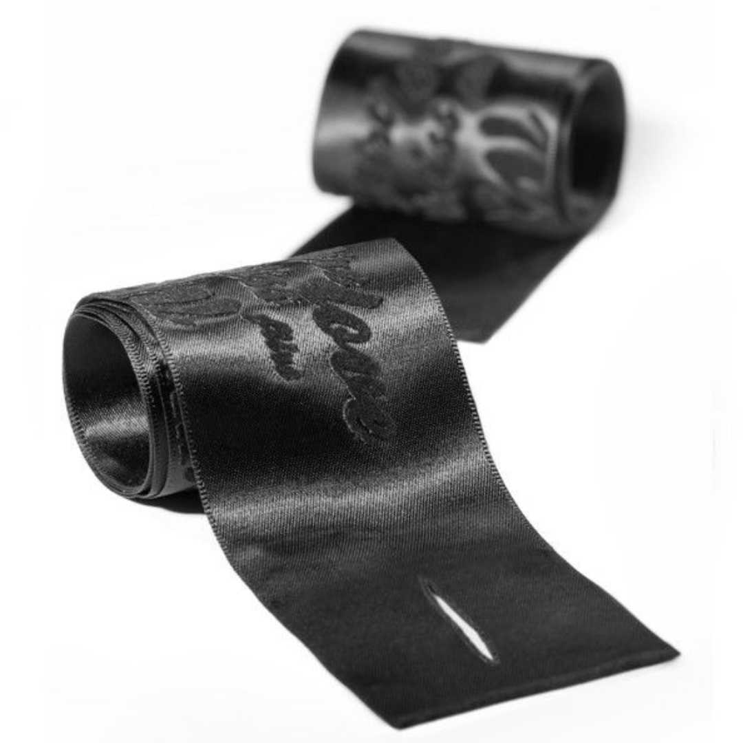Satin Handfesseln
