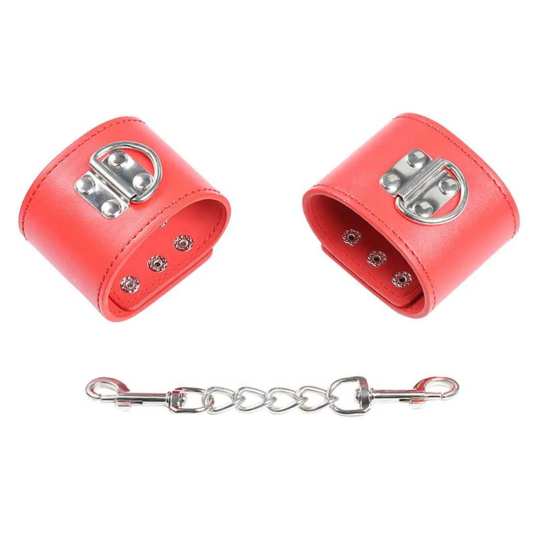 Rote Handschellen mit Metall-Elementen