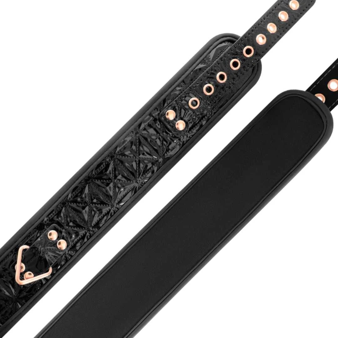 Halsband mit Rosé-Gold Details und Leine