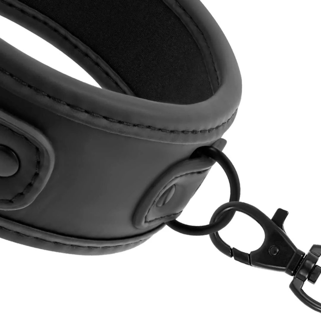 Halsband mit Metallkette