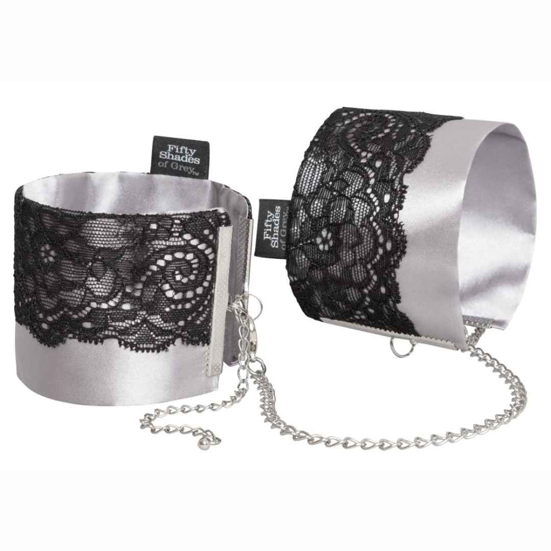 Handschellen „Play Nice Satin & Lace Wrist Cuffs“