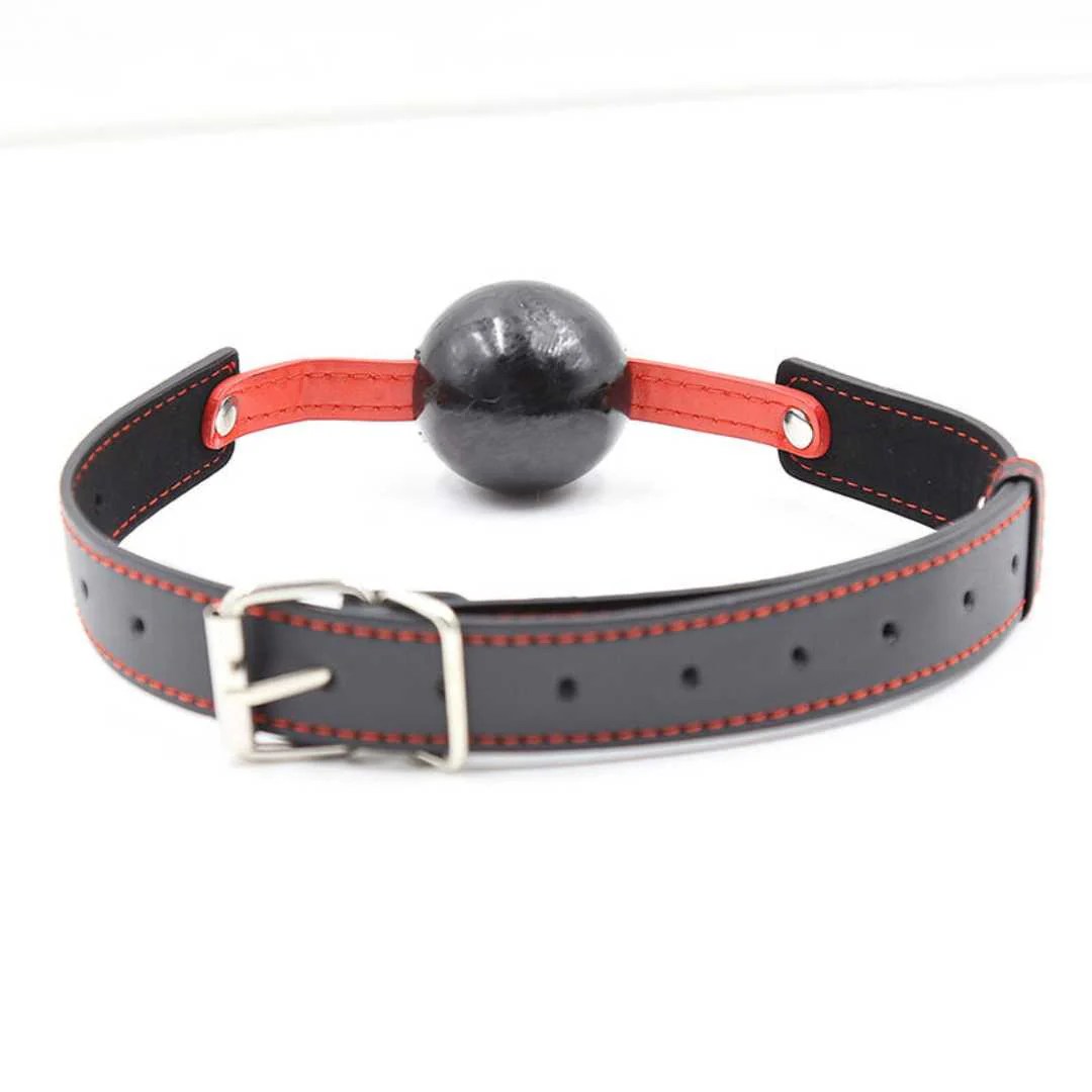 Ballknebel mit roten Riemen