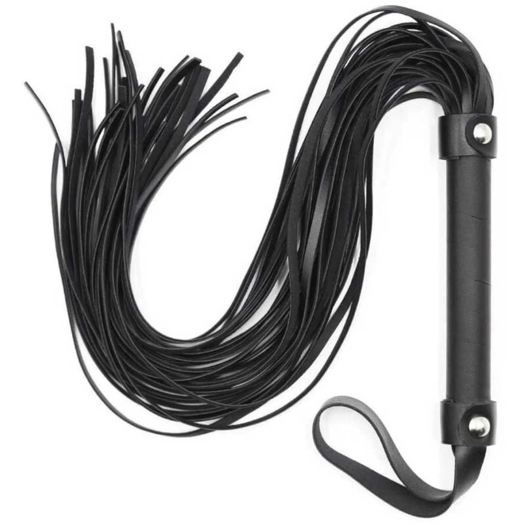 Flogger mit silbernen Nieten