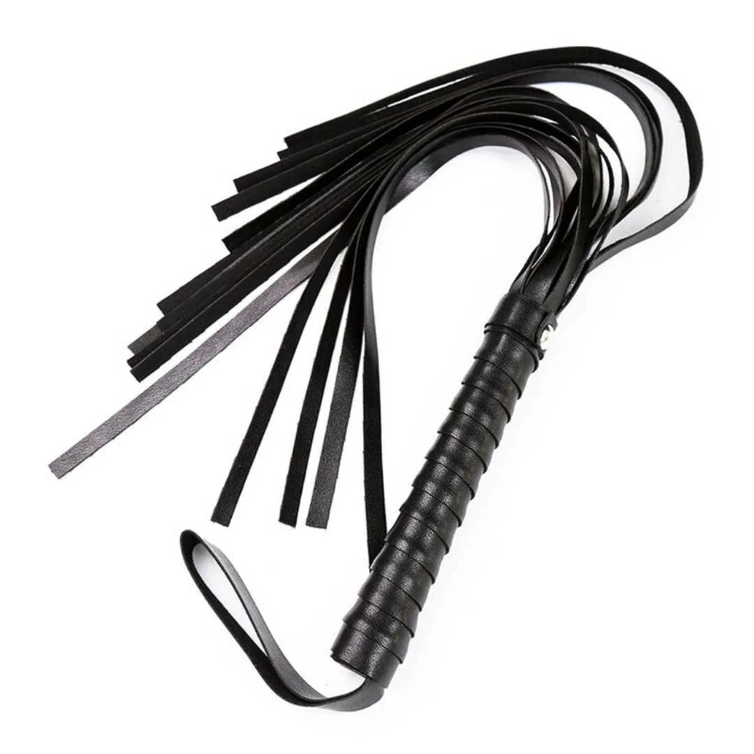 Flogger mit silberfarbenen Nieten