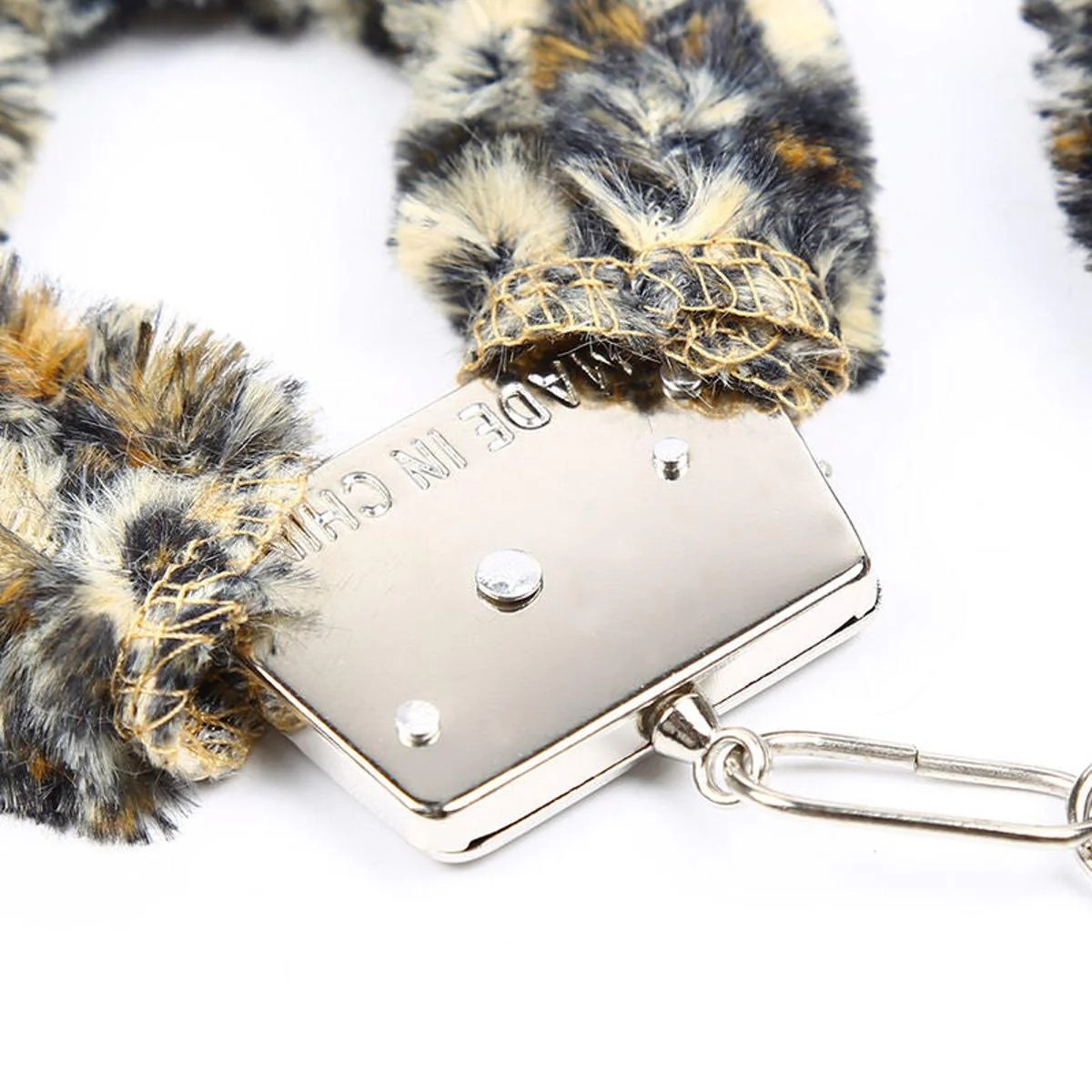 Handschellen mit Plüsch im Leopardenprint