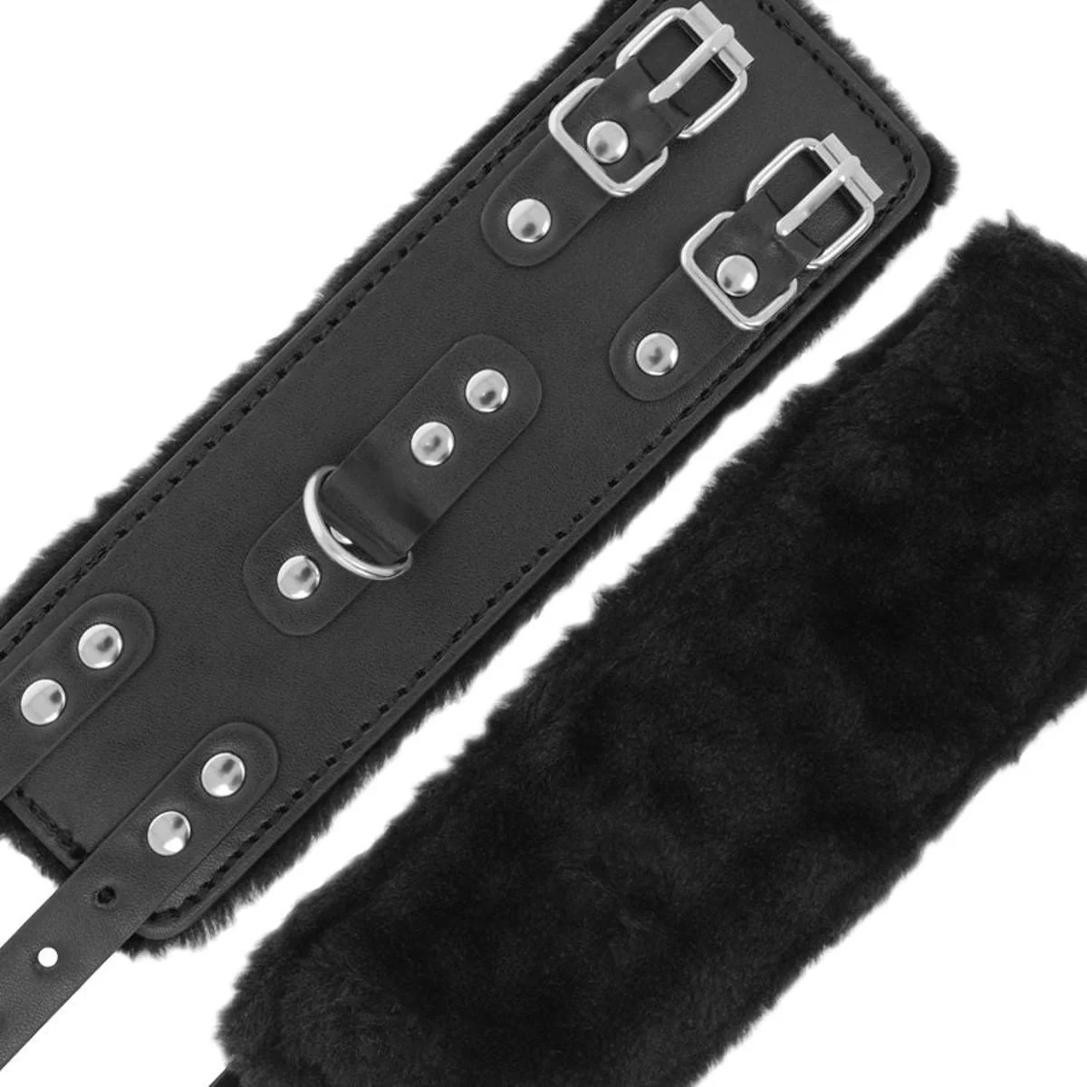 Schwarze Handfesseln mit Plüsch