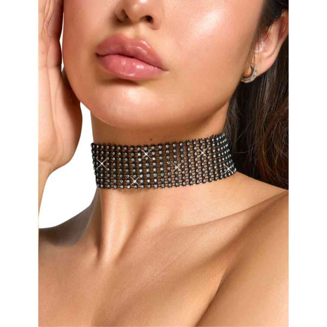 Halsband mit Strasssteinchen