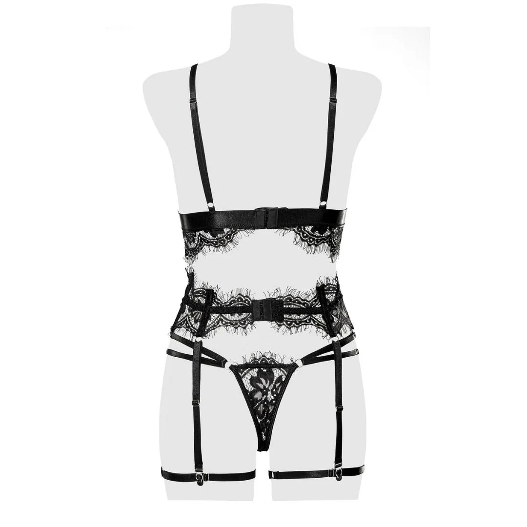 Bralette aus feiner Spitze mit String und Strapsgürtel