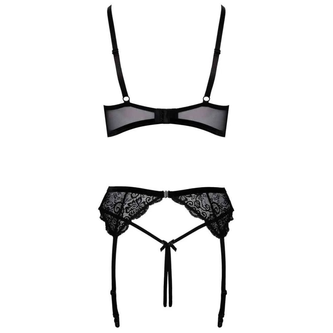 Hebe, Strapsgurt und String ouvert