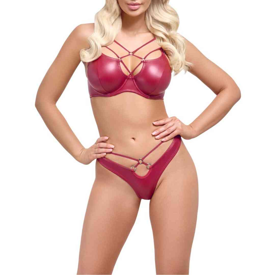 Bügel-BH und Riostring im roten Wetlook
