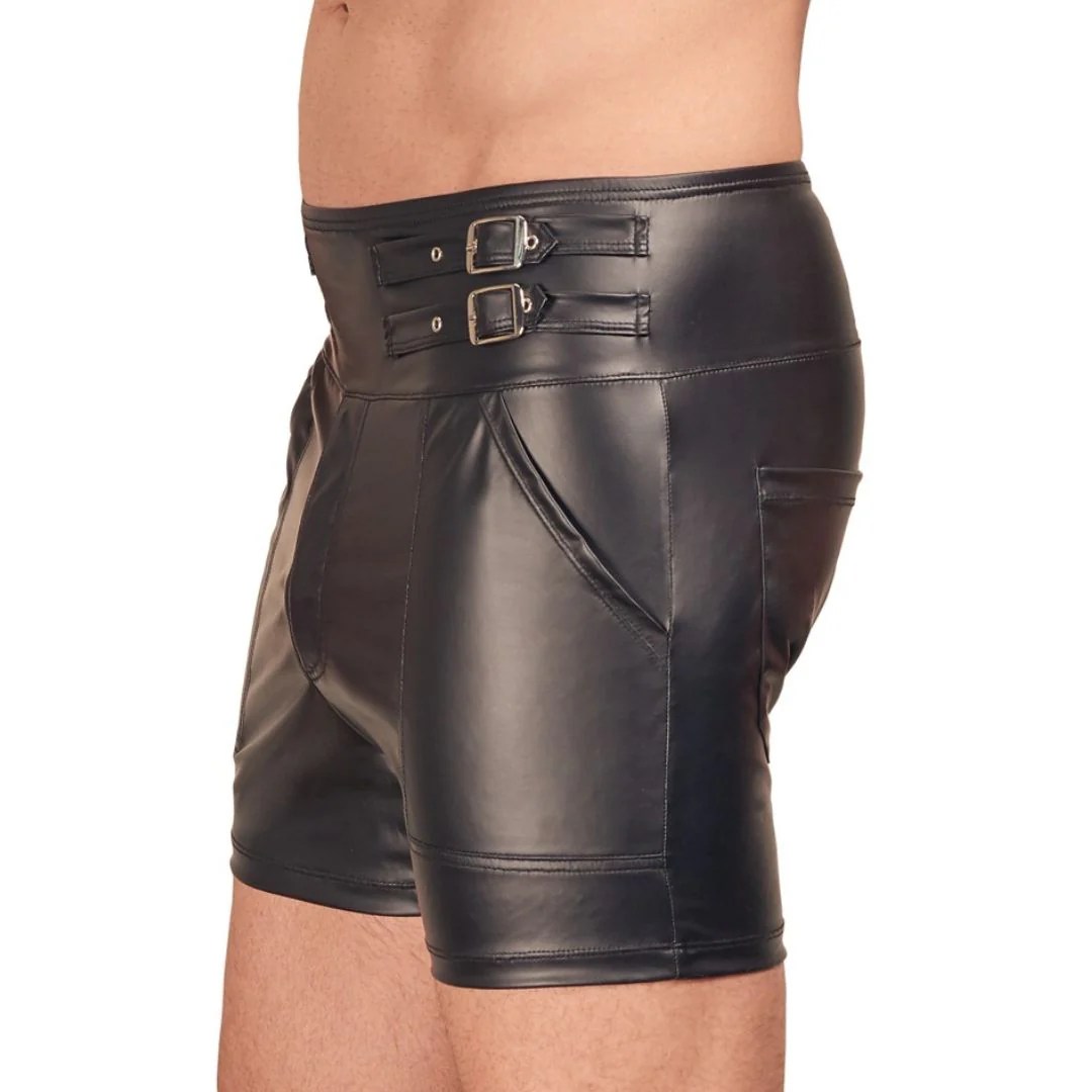 Shorts im trendigen Mattlook