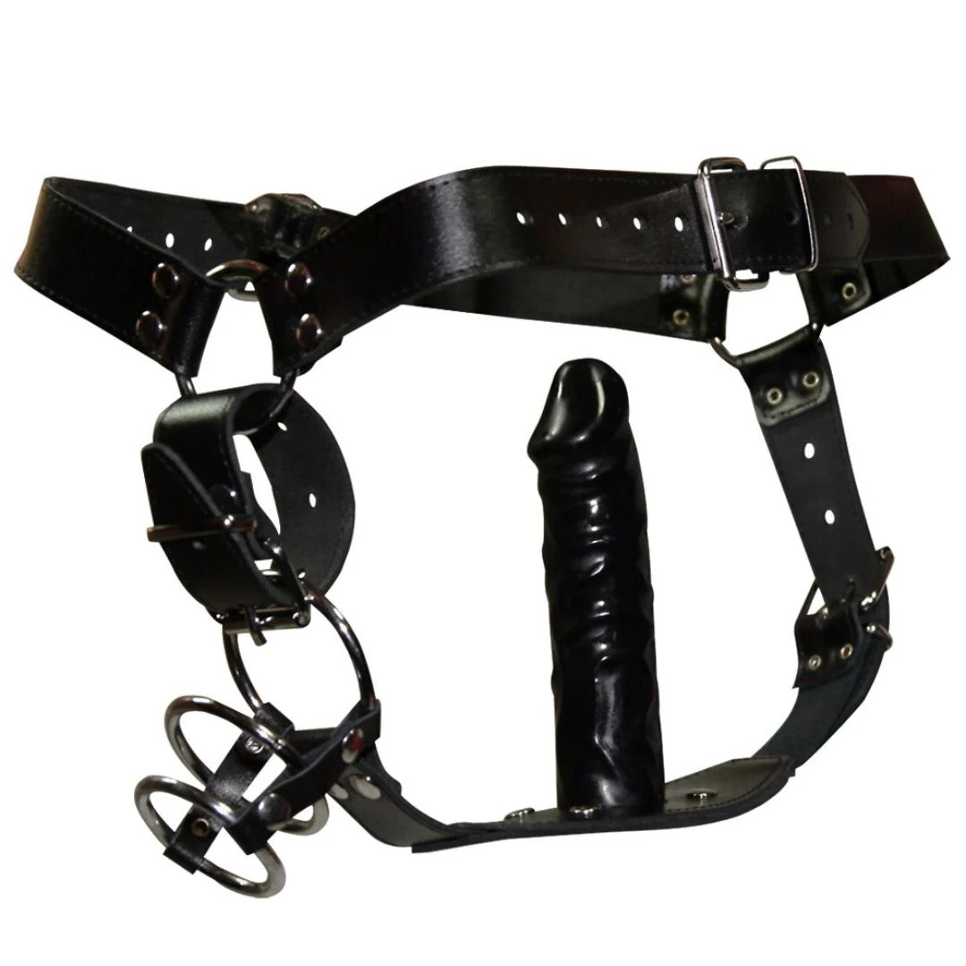 Riemen-String aus Leder mit Penis-/Hodenringen und Dildo