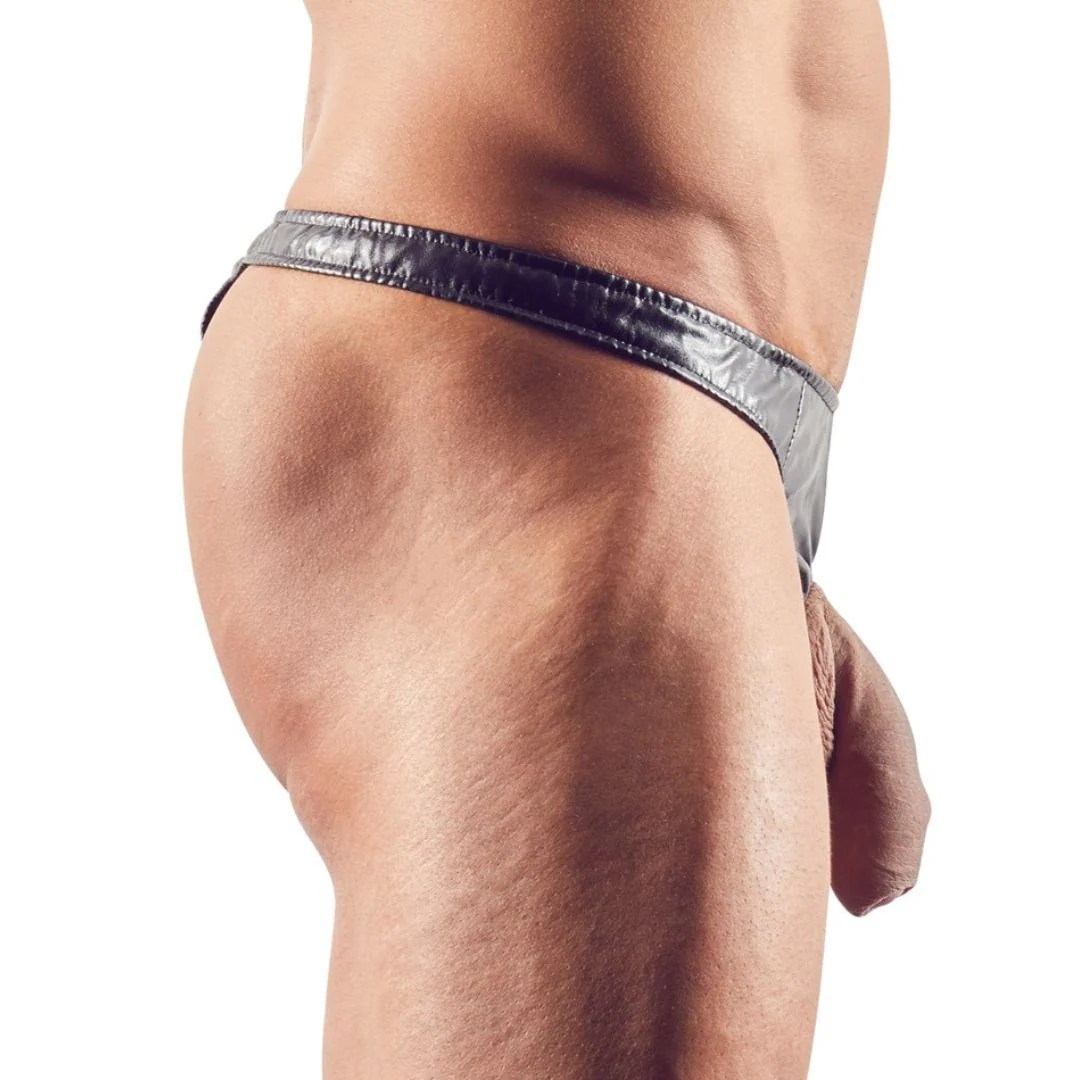 Riostring in Lederimitat mit Öffnungen für Penis und Hoden