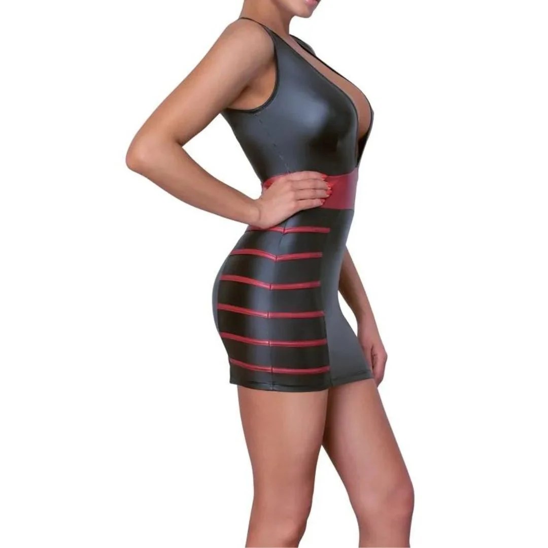 Kleid im Mattlook mit rotem Tailleneinsatz