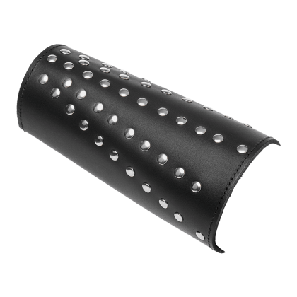 Breite Ledermanschette mit Nieten Breite Ledermanschette mit Nieten