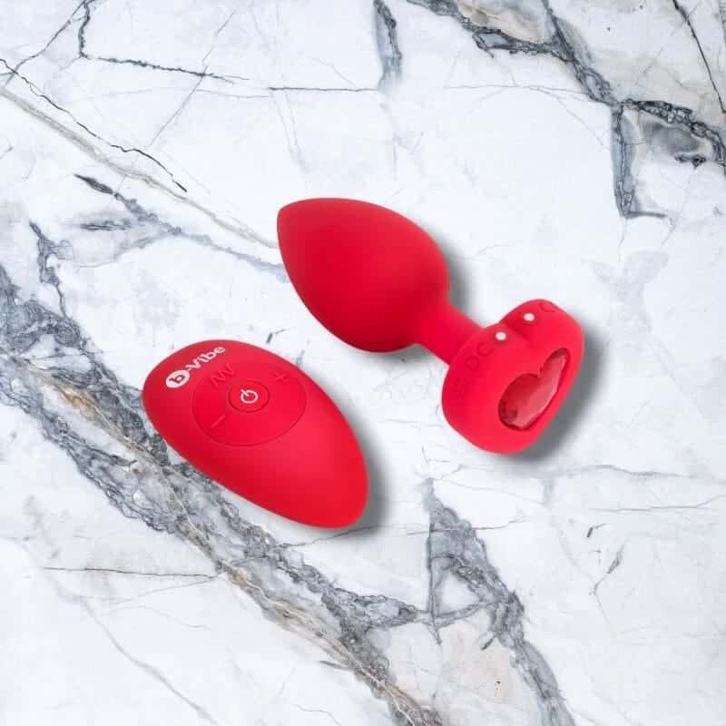 B-Vibe - Vibrierender herzförmiger Butt Plug M/L