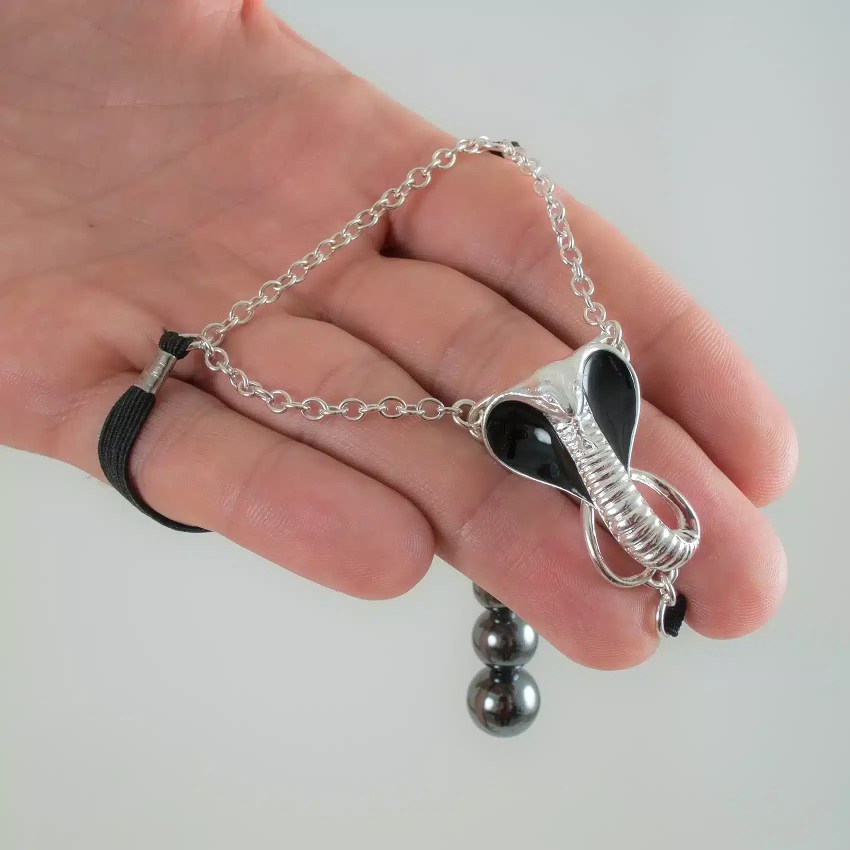 Sylvie Monthulé - Penisschmuck Heilige Kobra 