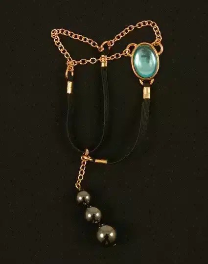 Sylvie Monthulé - Penisschmuck Heiliger Stein 
