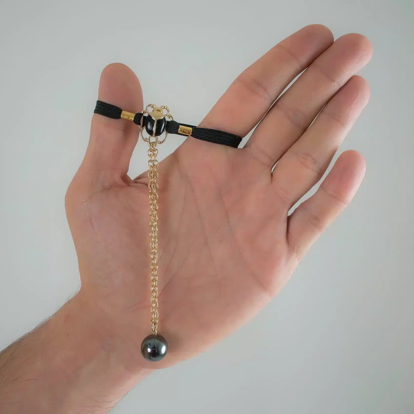 Sylvie Monthulé - Heiliger Skarabäus Gold Penisschmuck