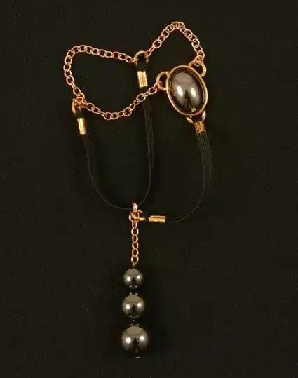 Sylvie Monthulé - Penisschmuck Heiliger Stein 