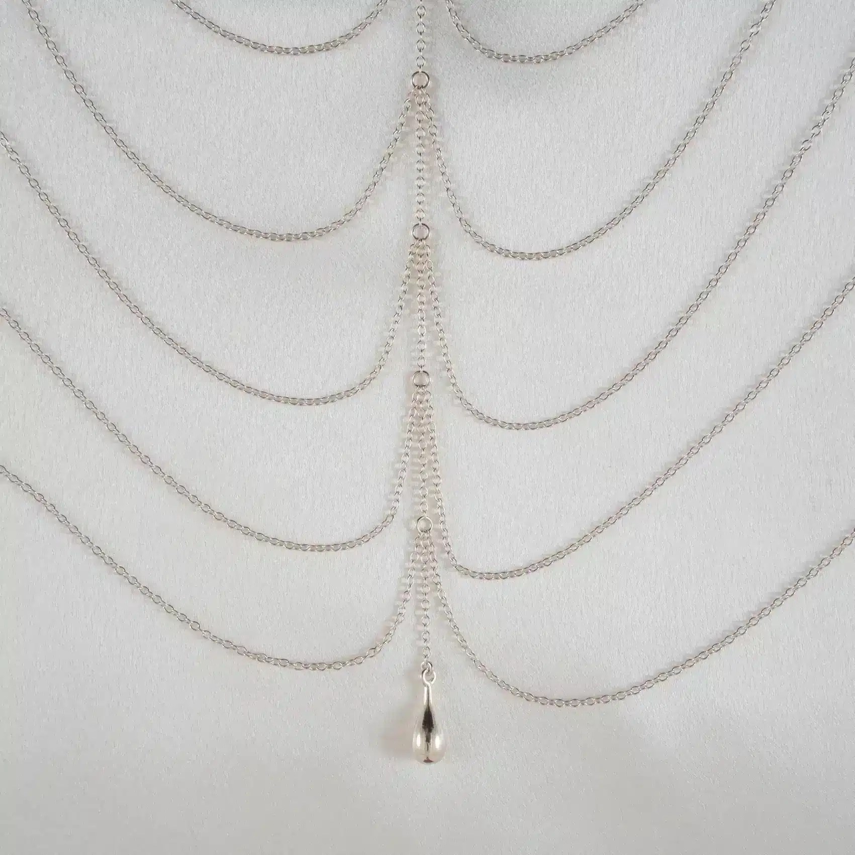 Sylvie Monthulé - Truhenschmuck Drapierte Ketten 