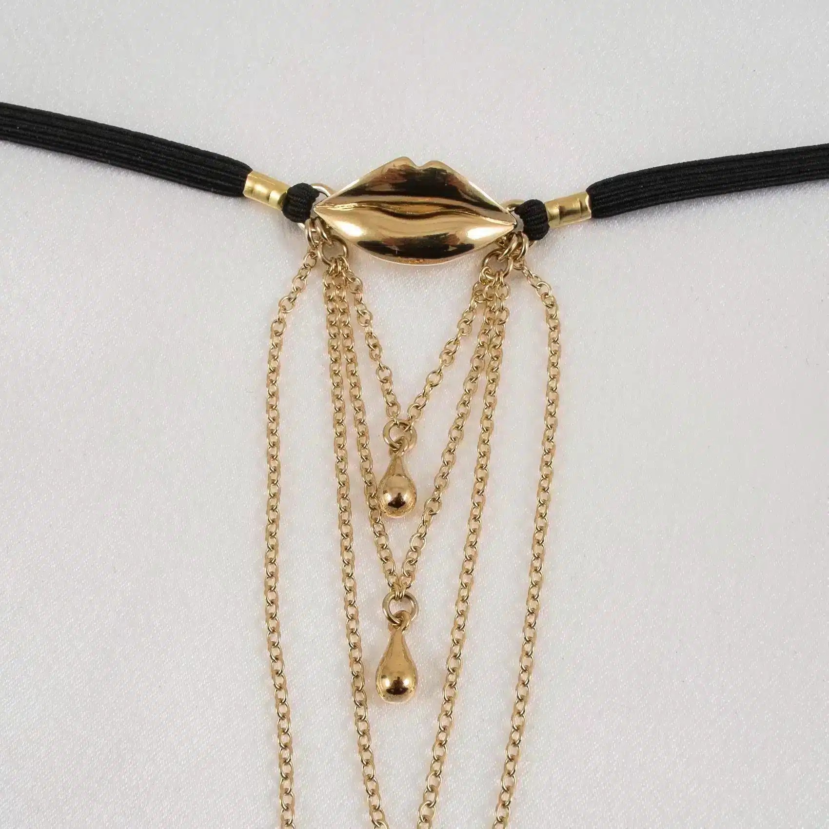 Sylvie Monthulé - G-String Kiss Me