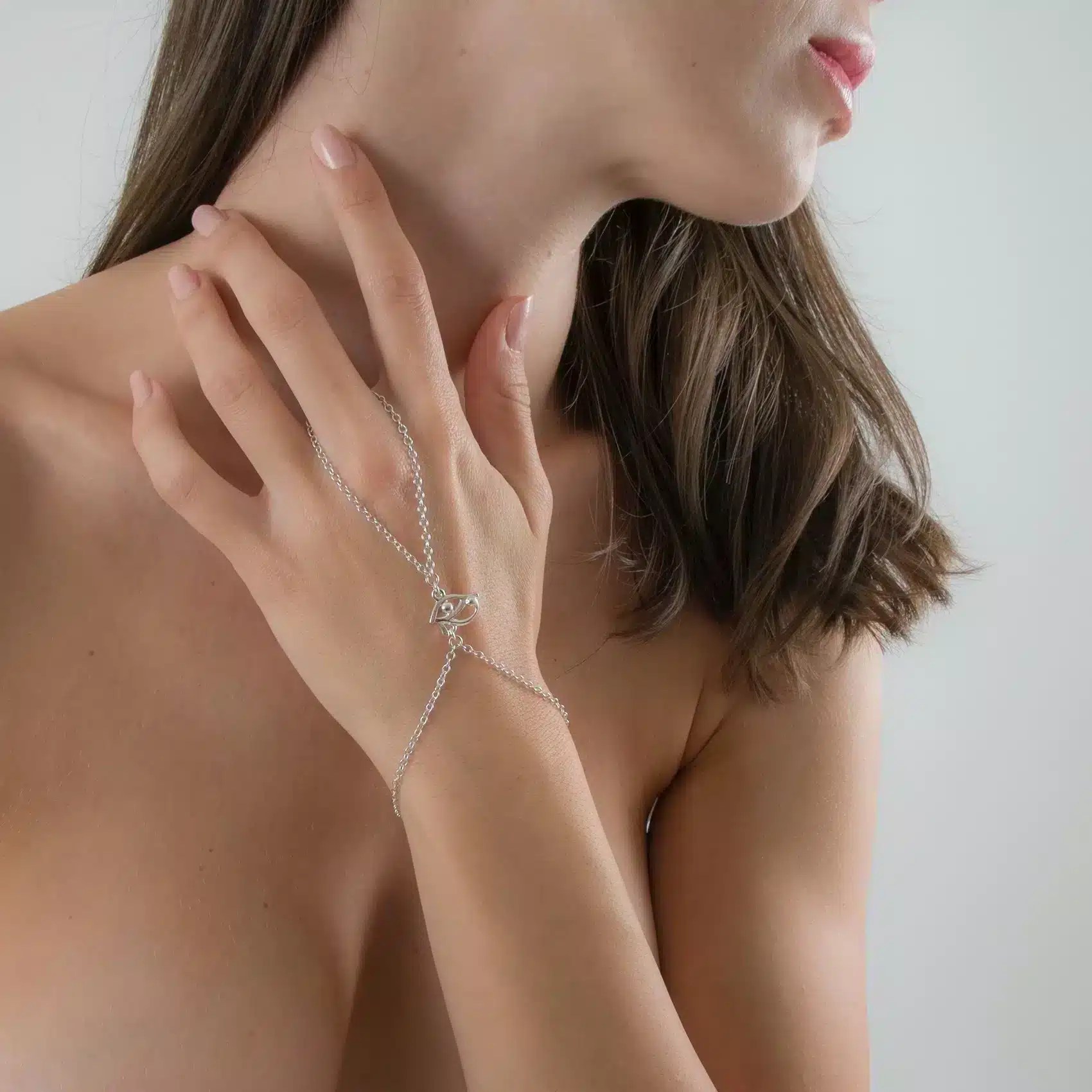 Sylvie Monthulé - Handschmuck Auge des Horus 