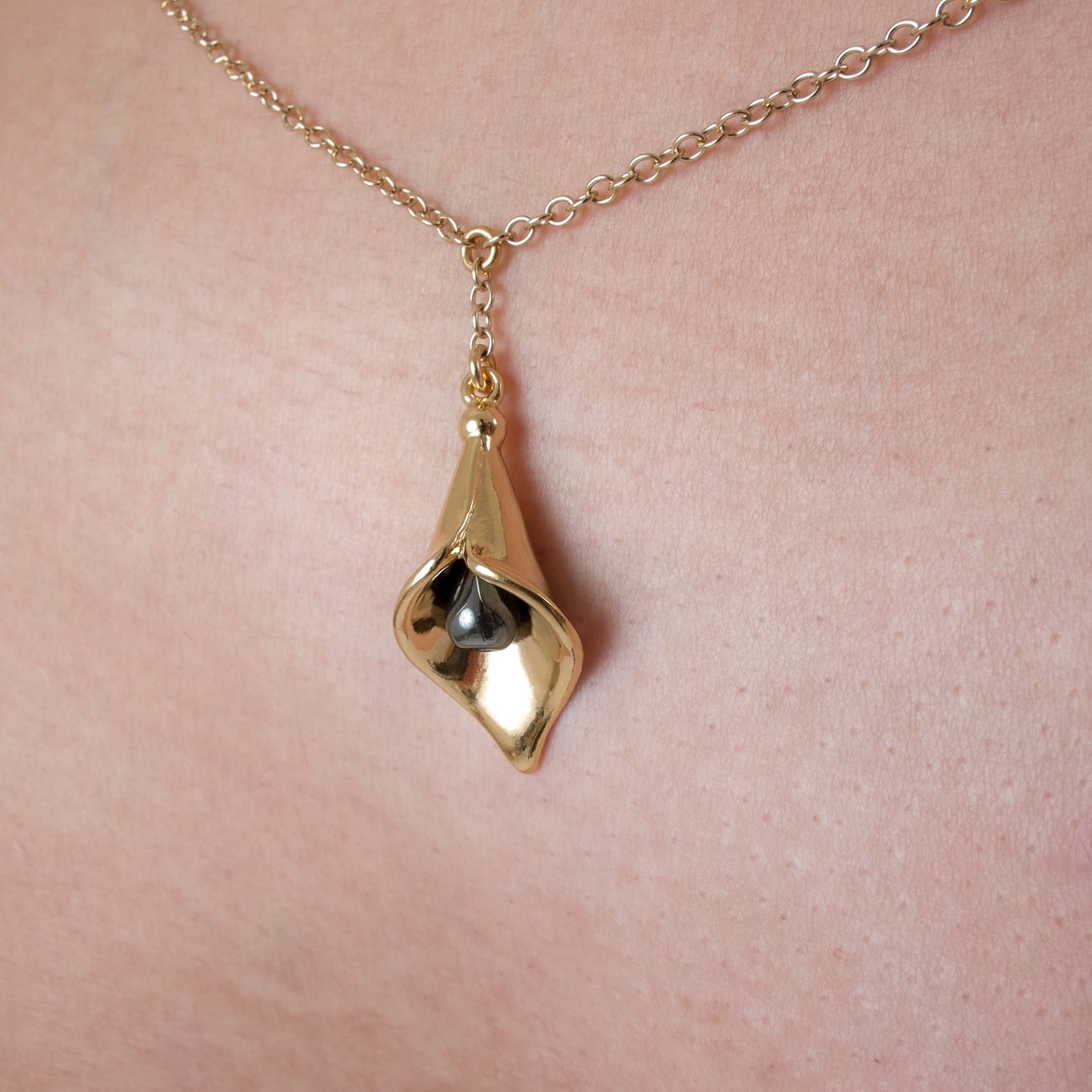 Sylvie Monthulé - Hüftkette Arum Blume 