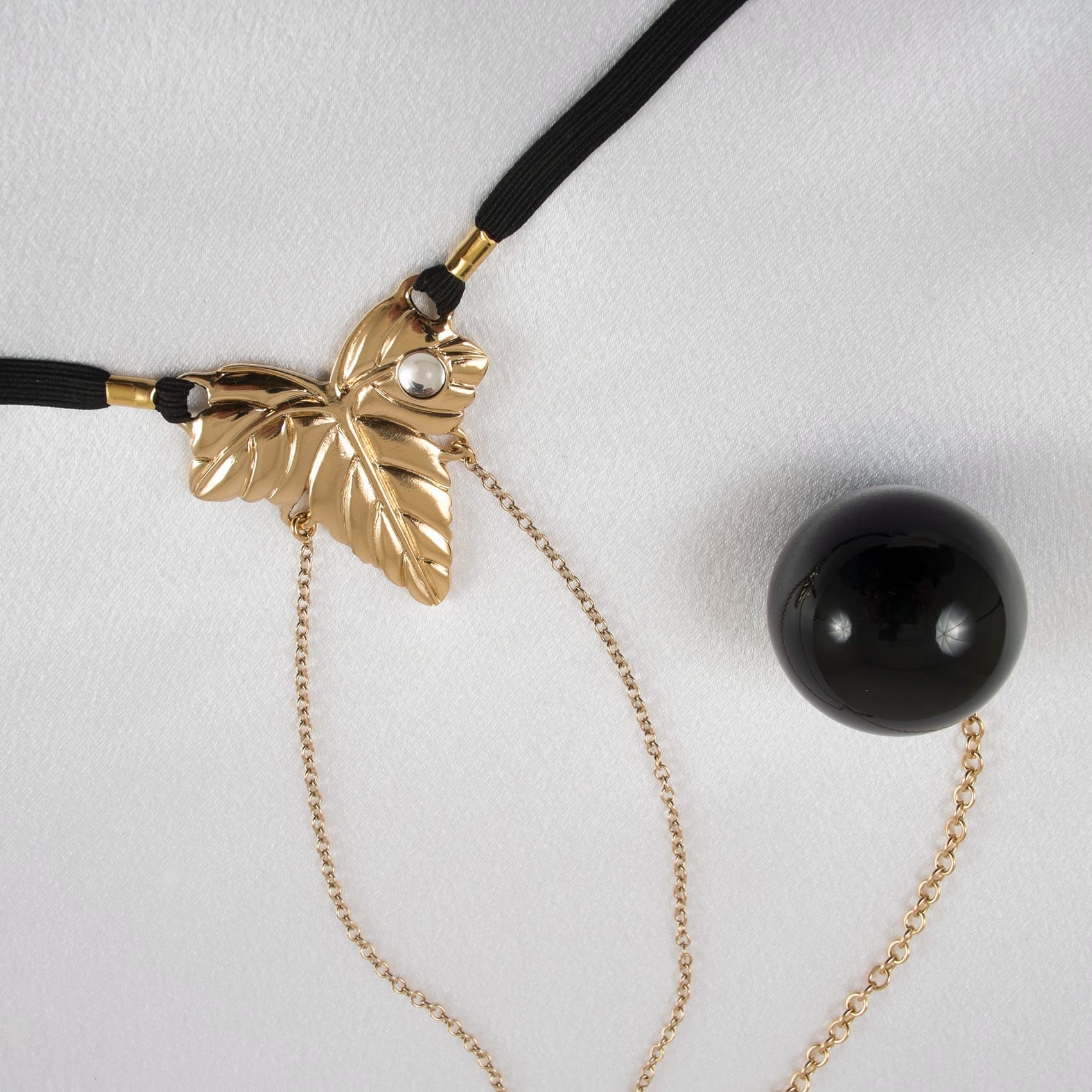 Sylvie Monthulé - Eindringender Schmuck Köstlicher Garten 