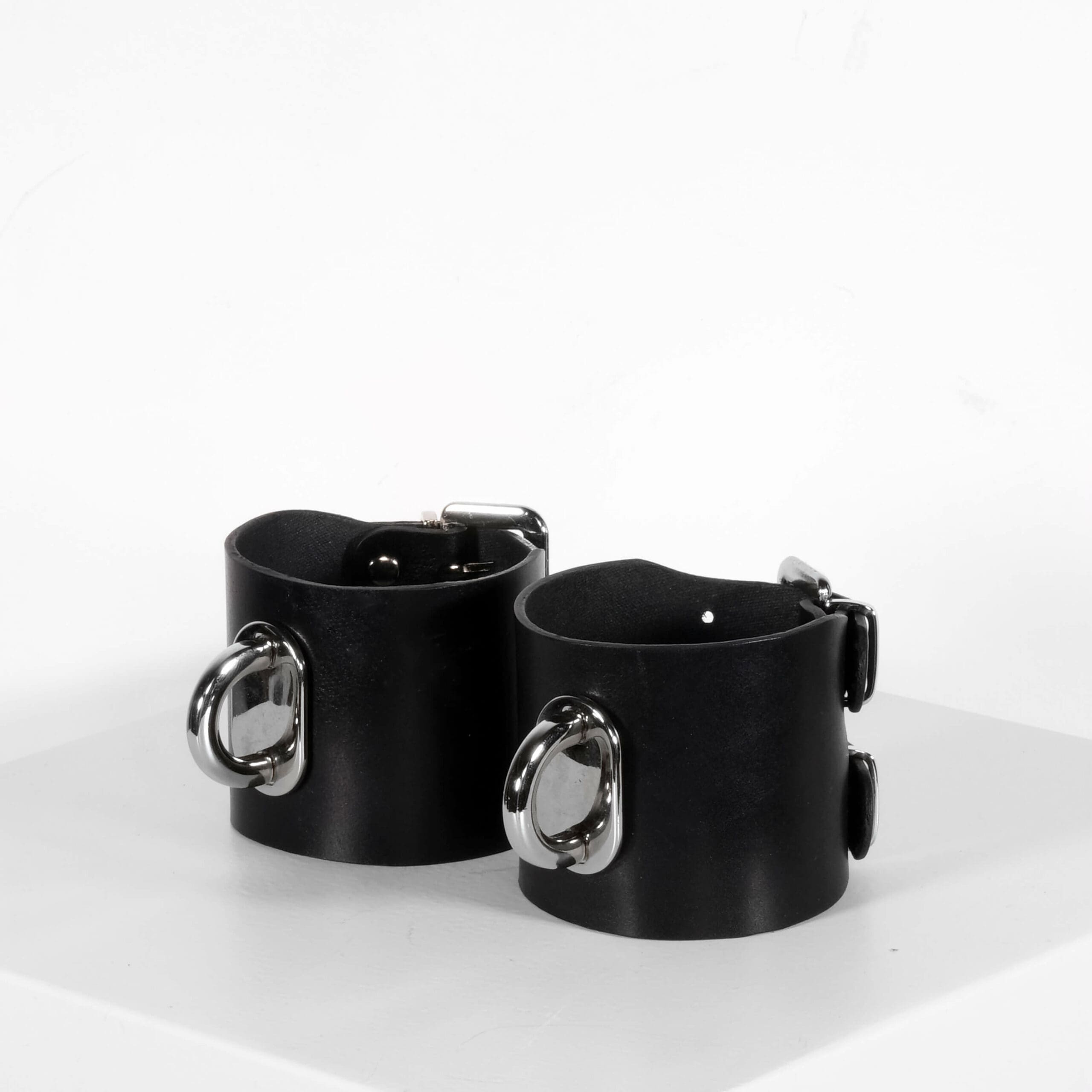 Elif Domanic - Kia Handschellen 