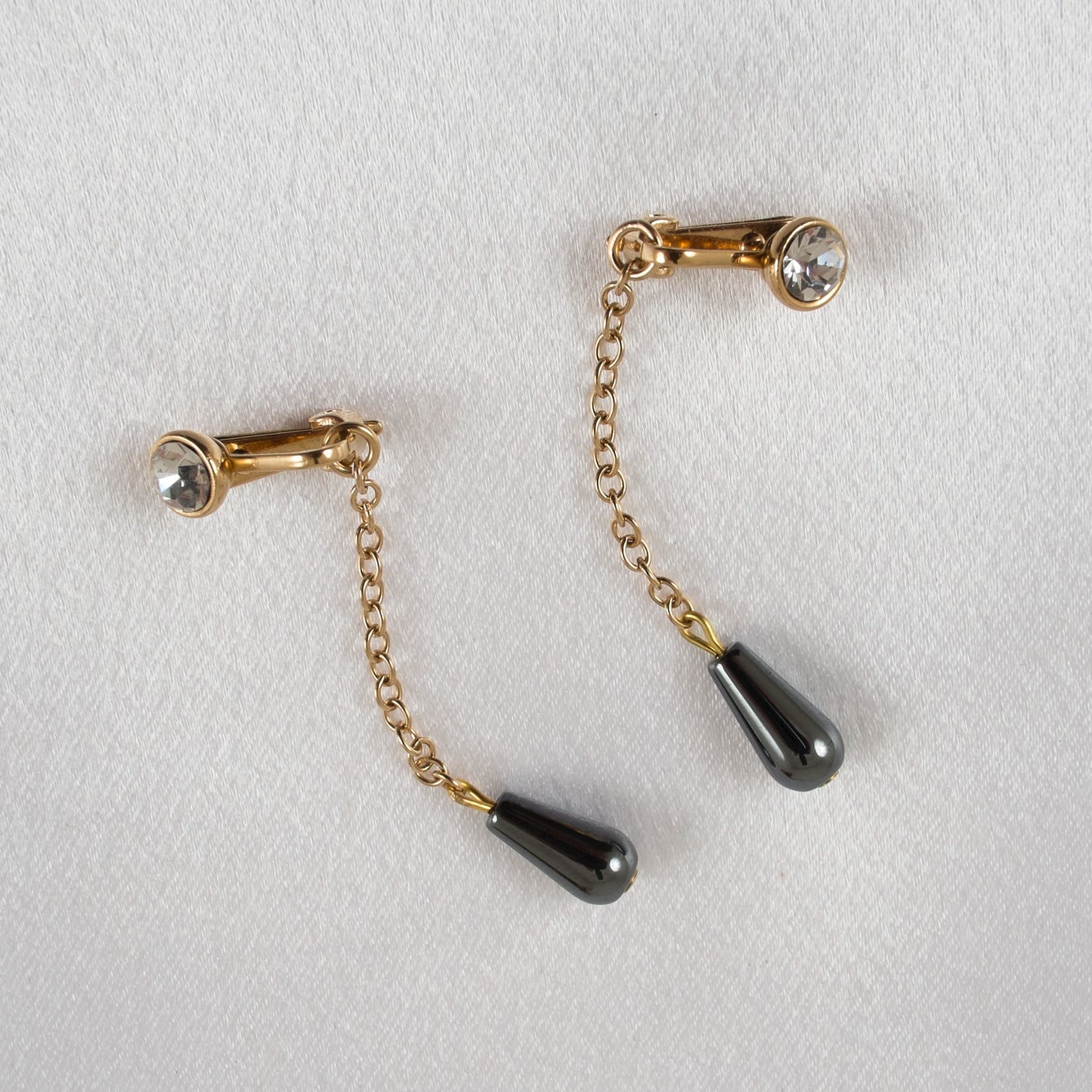 Sylvie Monthulé - Schamlippenklammern Hämatit Tropfen 