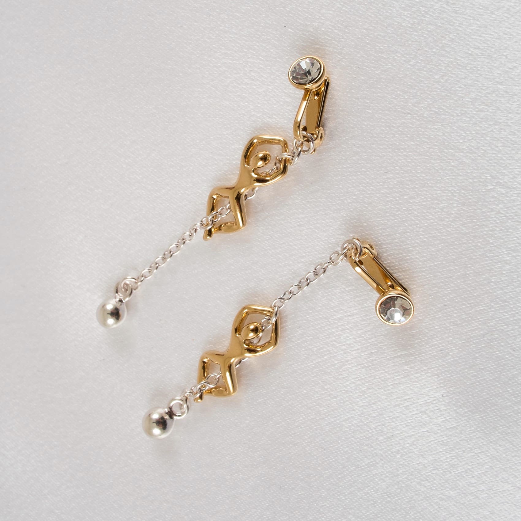 Sylvie Monthulé - Schamlippenklammern Ungeduldiges Verlangen 