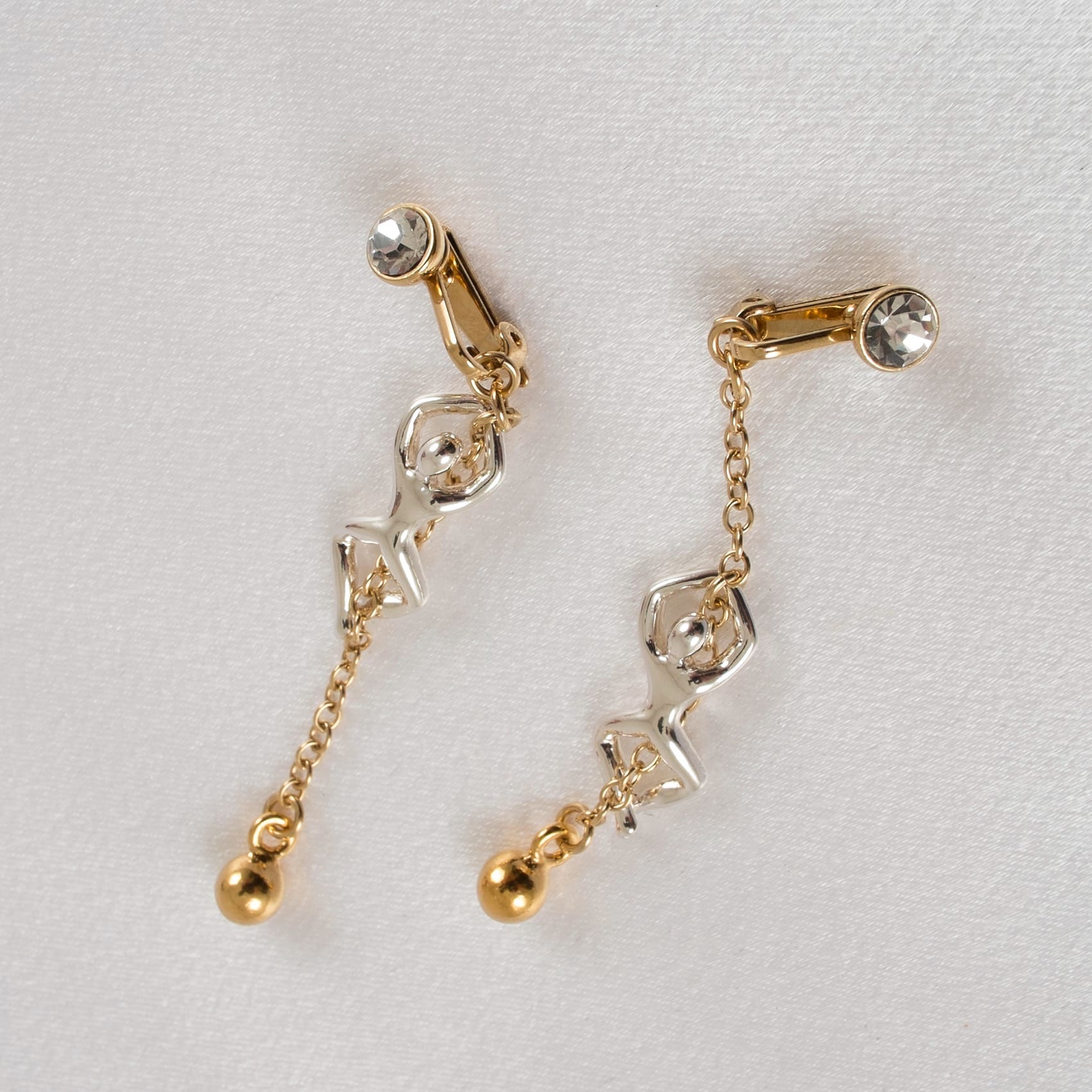 Sylvie Monthulé - Schamlippenklammern Ungeduldiges Verlangen 