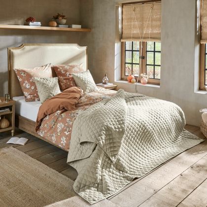 Bett Catham Bett Catham