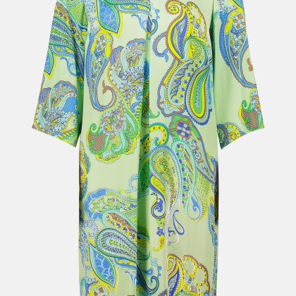 Sommerkleid mit V-Ausschnitt Sommerkleid mit V-Ausschnitt