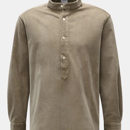 04651/ A trip in a bag - Herren - Popover-Cordhemd Grandad-Kragen taupe 04651/ A trip in a bag - Herren - Popover-Cordhemd Grandad-Kragen taupe