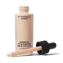 Mac Cosmetics - Studio Waterweight SPF 30 Foundation - NC15 Mac Cosmetics - Studio Waterweight SPF 30 Foundation - NC15