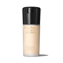 Mac Cosmetics - Studio Radiance Serum-Powered™ Foundation - NC11.5 Mac Cosmetics - Studio Radiance Serum-Powered™ Foundation - NC11.5