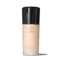 Mac Cosmetics - Studio Radiance Serum-Powered™ Foundation - NW11 Mac Cosmetics - Studio Radiance Serum-Powered™ Foundation - NW11