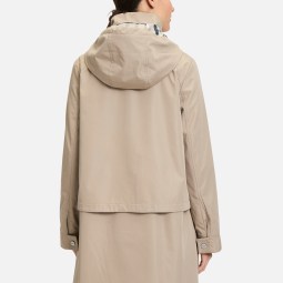 Outdoorjacke mit abnehmbarer Kapuze Outdoorjacke mit abnehmbarer Kapuze