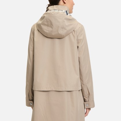 Outdoorjacke mit abnehmbarer Kapuze Outdoorjacke mit abnehmbarer Kapuze