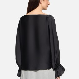 Satin-Bluse mit U-Boot-Ausschnitt Satin-Bluse mit U-Boot-Ausschnitt