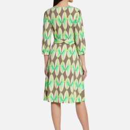 Jerseykleid mit überschnittenen Ärmeln Jerseykleid mit überschnittenen Ärmeln