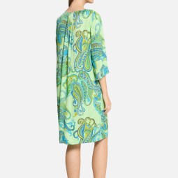 Sommerkleid mit V-Ausschnitt Sommerkleid mit V-Ausschnitt