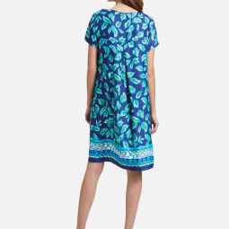 Sommerkleid mit V-Ausschnitt Sommerkleid mit V-Ausschnitt