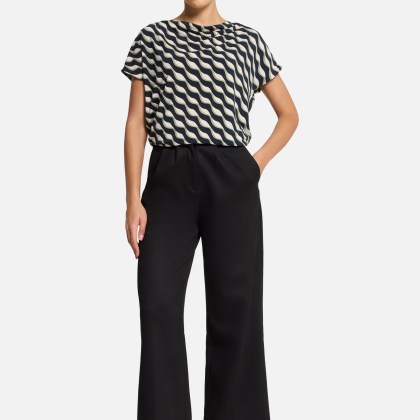 Printshirt mit Wasserfallausschnitt – Bild 2